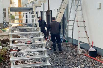 Thoben Treppen- & Metallbau - Montage einner Treppe vor Ort